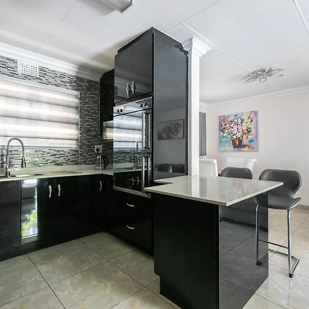 Signature Lodge Kempton Park Esterno foto