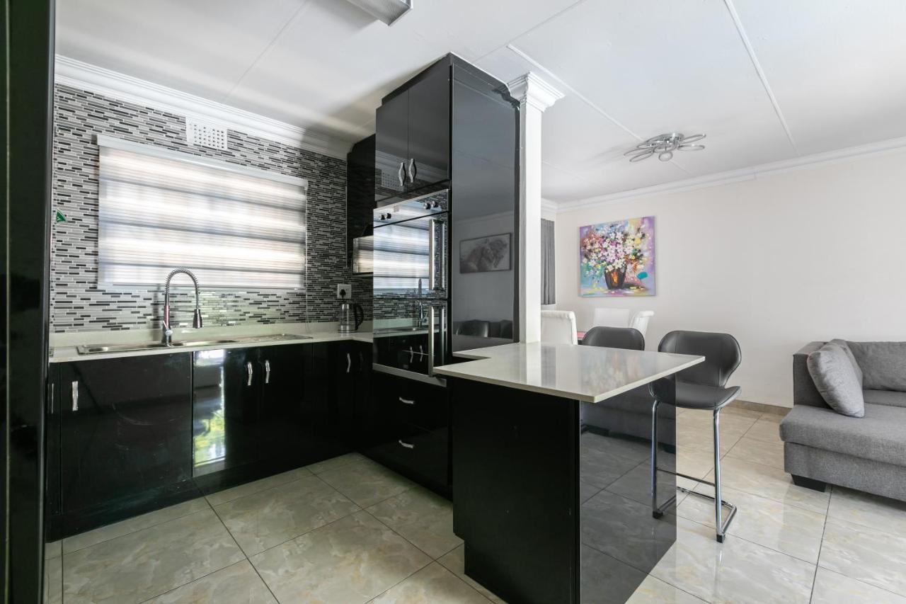 Signature Lodge Kempton Park Esterno foto