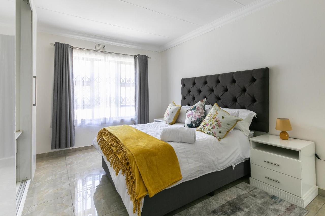 Signature Lodge Kempton Park Esterno foto