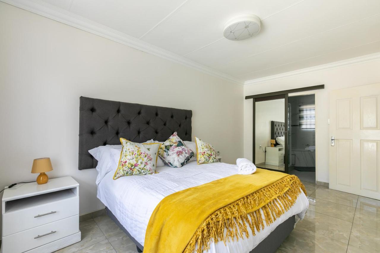 Signature Lodge Kempton Park Esterno foto