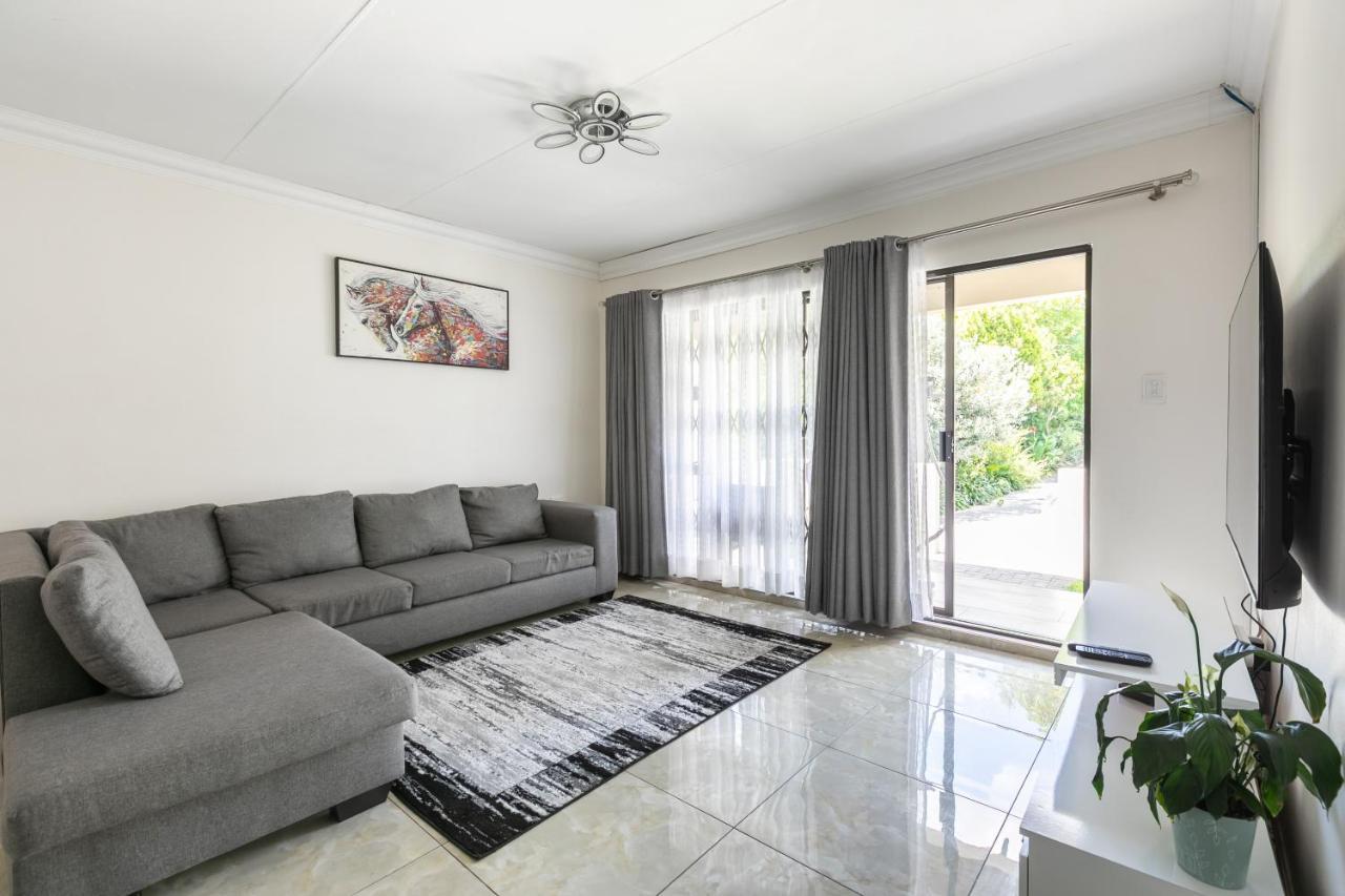 Signature Lodge Kempton Park Esterno foto