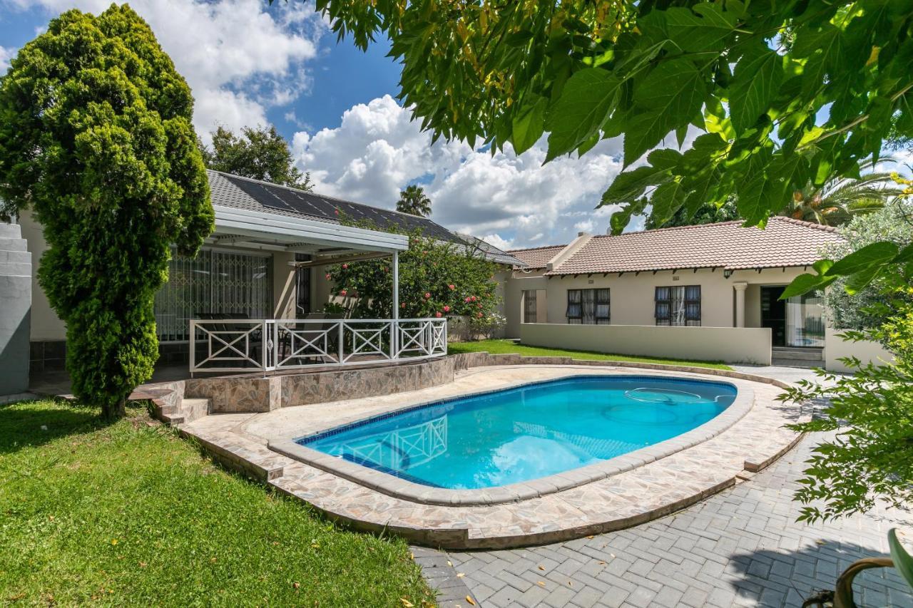 Signature Lodge Kempton Park Esterno foto