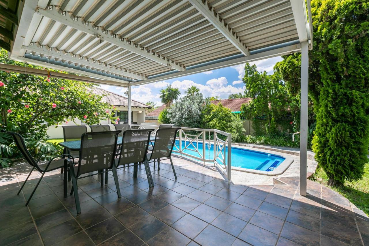Signature Lodge Kempton Park Esterno foto