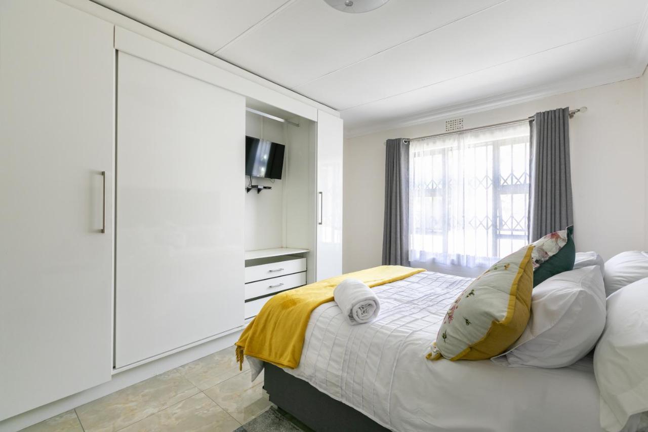 Signature Lodge Kempton Park Esterno foto